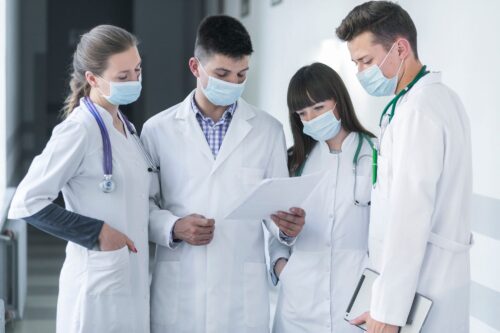 Pengembangan Program Pelatihan untuk Staf Medis dan Non-Medis