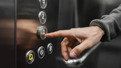 Naik Lift untuk Jarak Pendek, Apakah Kebiasaan Ini Membuat Kita Kurang Aktif?