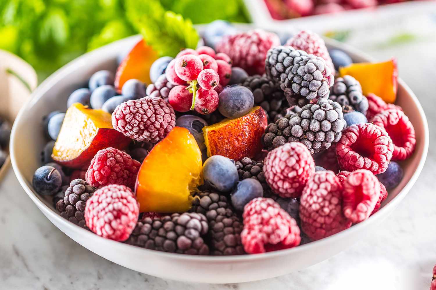 Frozen Fruit Jadi Camilan Tren, Apakah Nutrisinya Sama dengan Buah Segar?