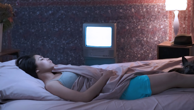 Apakah Tidur dengan TV Menyala Memengaruhi Kualitas Tidur?