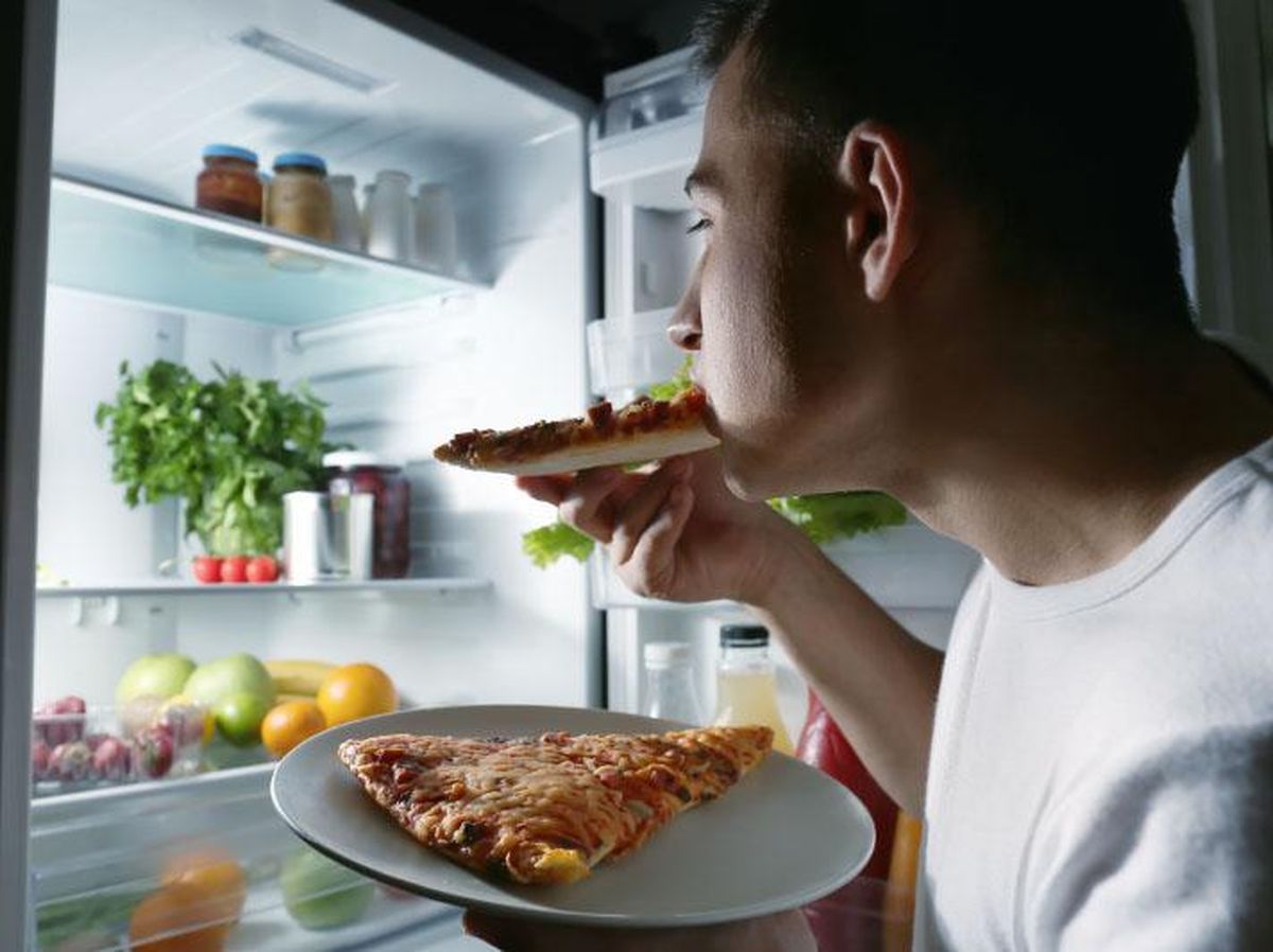 Makan Larut Malam karena Lapar, Sebaiknya Dituruti atau Ditahan?